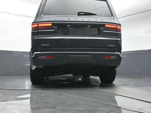 Used 2022 Jeep Wagoneer Series III w/ Flexible Seating Group image 37
