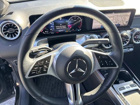 Used 2025 Mercedes-Benz GLB 250 image 22