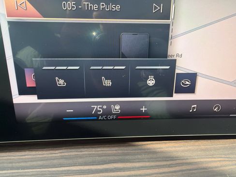 New 2026 BMW X5 xDrive50e image 32