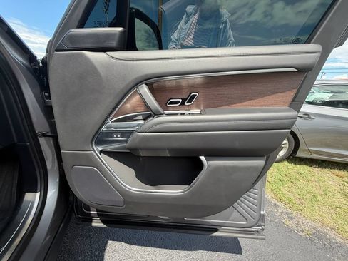 Used 2025 Land Rover Range Rover SE AWD/4WD image 19