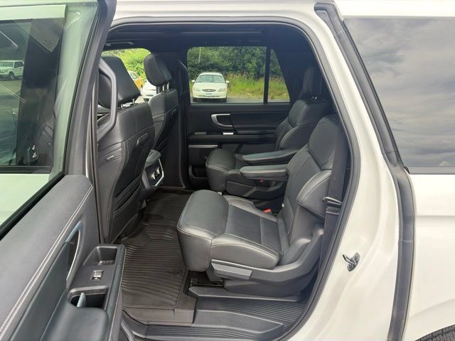Used 2025 Ford Expedition Max Platinum w/ Stealth Appearance Package AWD/4WD image 20