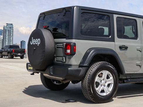 Used 2018 Jeep Wrangler Unlimited Sport S image 9