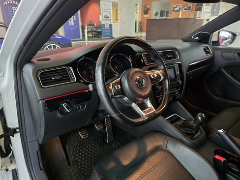Used 2017 Volkswagen Jetta GLI FWD image 8