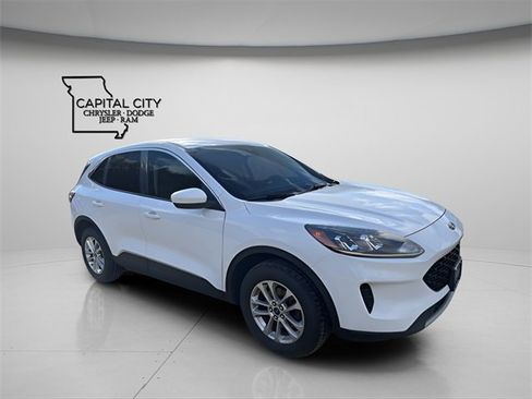 Used 2021 Ford Escape SE image 3