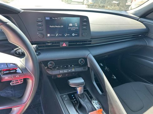 Used 2025 Hyundai Elantra Sport image 28