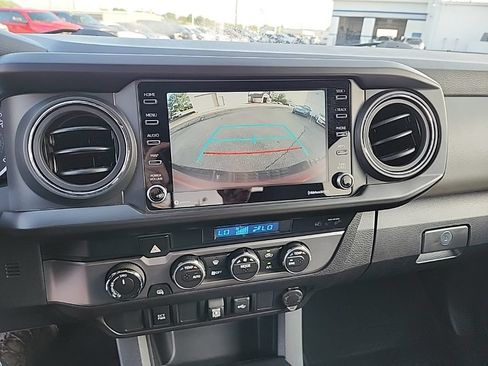 Used 2022 Toyota Tacoma SR5 AWD/4WD image 24