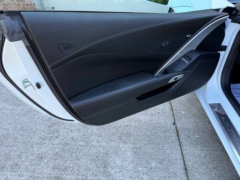 Used 2019 Chevrolet Corvette Stingray Coupe w/ 1LT RWD image 12
