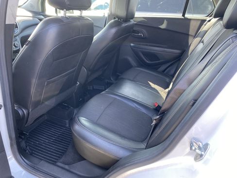 Used 2022 Chevrolet Trax LT FWD image 13