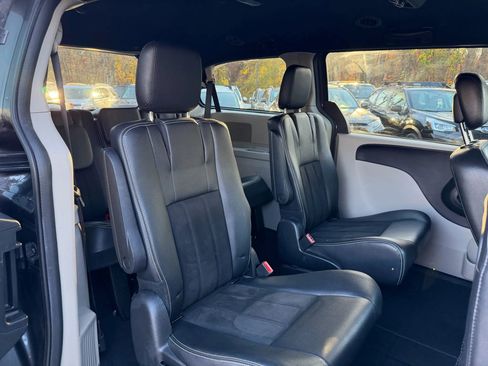 Used 2019 Dodge Grand Caravan SXT image 14