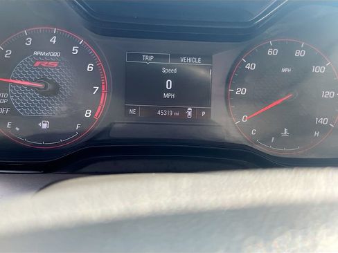 Used 2025 Chevrolet Trax RS FWD image 12