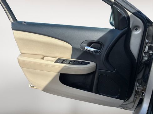 Used 2013 Chrysler 200 LX FWD image 28