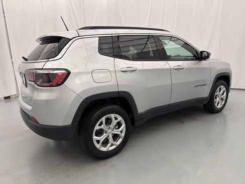Used 2024 Jeep Compass Latitude AWD/4WD image 12