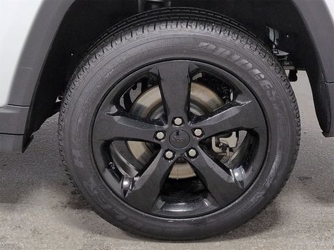 Certified 2024 Jeep Grand Cherokee L Altitude image 14