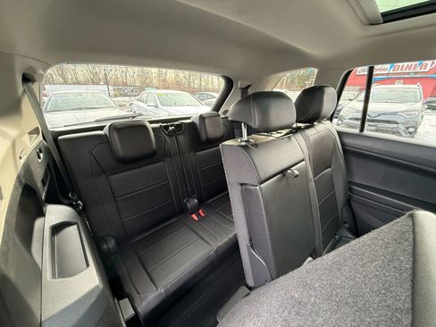 Used 2018 Volkswagen Tiguan SE w/ Panoramic Sunroof Package image 49