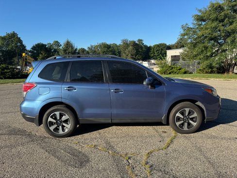 Used 2017 Subaru Forester 2.5i Premium AWD/4WD image 8