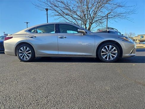 Certified 2020 Lexus ES 300h w/ Premium Package image 2