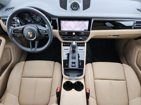 Certified 2025 Porsche Macan image 24