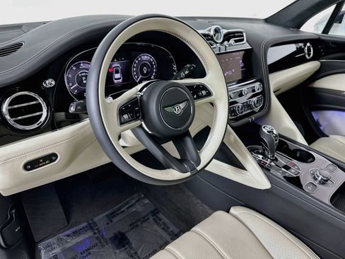 Used 2025 Bentley Bentayga AWD/4WD image 12