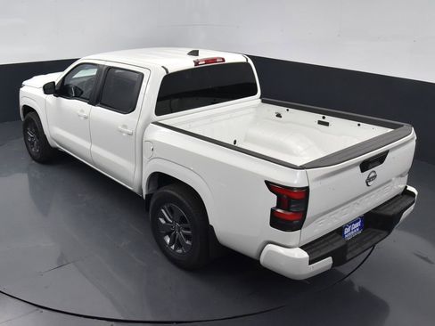 Certified 2025 Nissan Frontier SV image 34