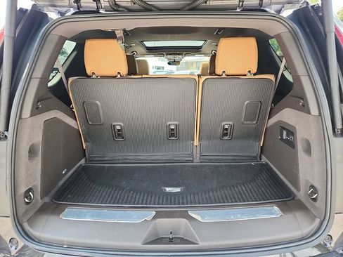 Used 2024 Cadillac Escalade Premium Luxury AWD/4WD image 30