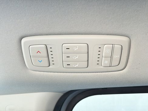 Used 2023 Kia Carnival LX FWD image 28