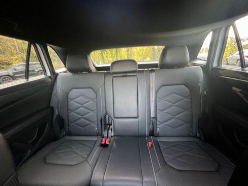 Used 2025 Volkswagen Atlas Cross Sport SE image 34