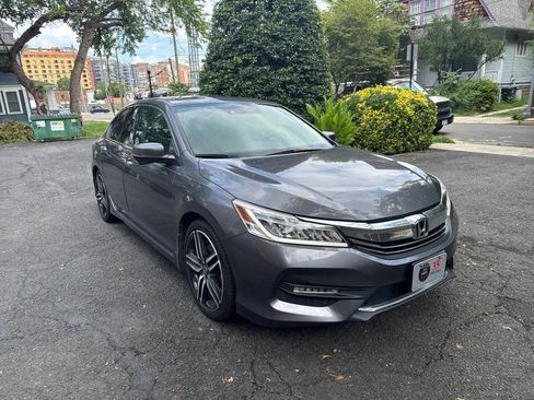 Used 2017 Honda Accord Touring image 40