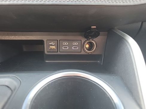 Used 2024 Toyota Highlander XLE image 33