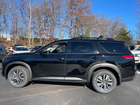 New 2025 Nissan Pathfinder SV image 2