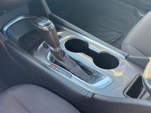 Used 2018 Chevrolet Malibu LT FWD image 18