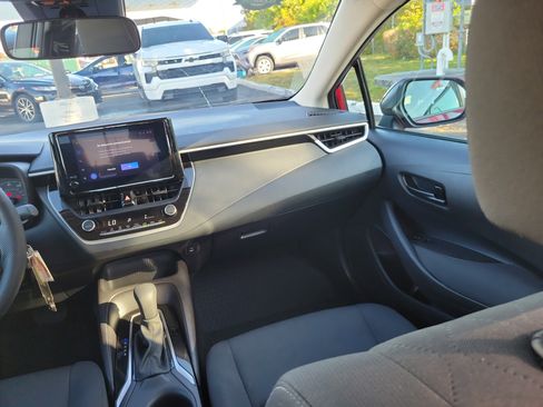 Used 2025 Toyota Corolla LE image 17