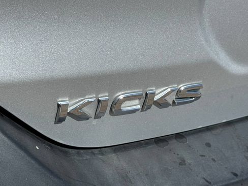 Used 2018 Nissan Kicks SV FWD image 21
