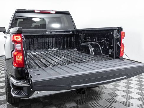 Used 2024 Chevrolet Silverado 1500 LT AWD/4WD image 17