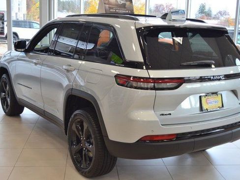 New 2025 Jeep Grand Cherokee Limited w/ Black Appearance Package image 6