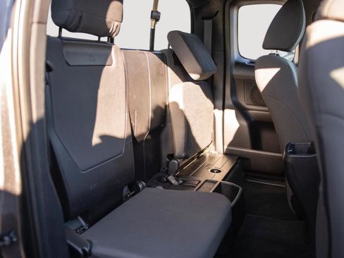 Used 2018 Toyota Tacoma TRD Sport image 11