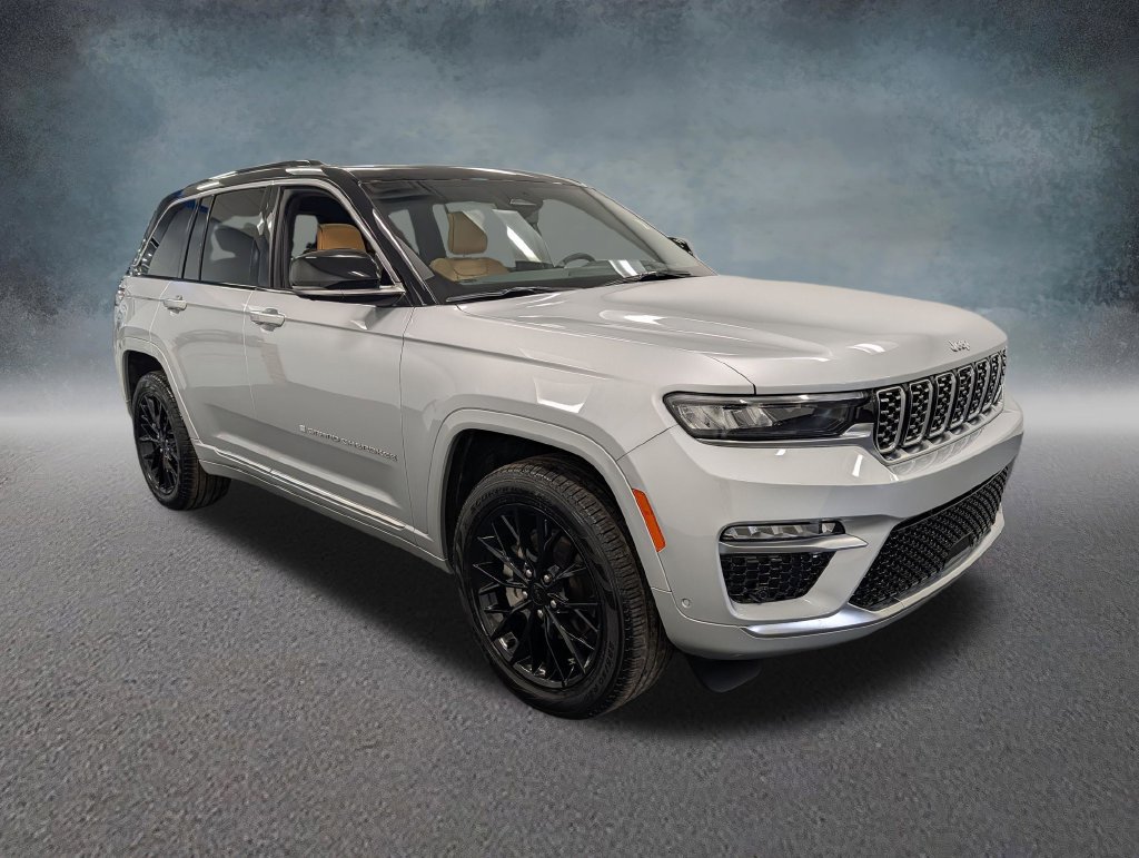 Used 2025 Jeep Grand Cherokee Summit w/ Adv Protech Group IV AWD/4WD image 3
