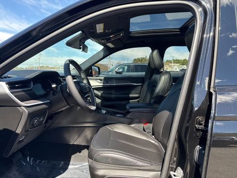 Certified 2025 Jeep Grand Cherokee L Limited w/ Black Appearance Package AWD/4WD image 19