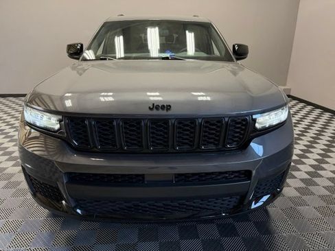 Used 2023 Jeep Grand Cherokee L Laredo AWD/4WD image 4