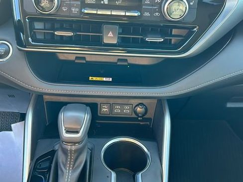 Used 2024 Toyota Highlander XLE image 21