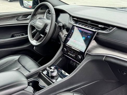 Used 2024 Jeep Grand Cherokee Limited 4xe image 5