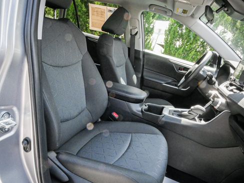 Used 2025 Toyota RAV4 XLE w/ Convenience Package FWD image 32