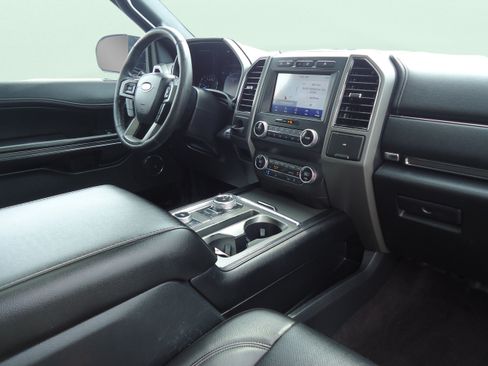 Used 2020 Ford Expedition XLT w/ Equipment Group 202A AWD/4WD image 27