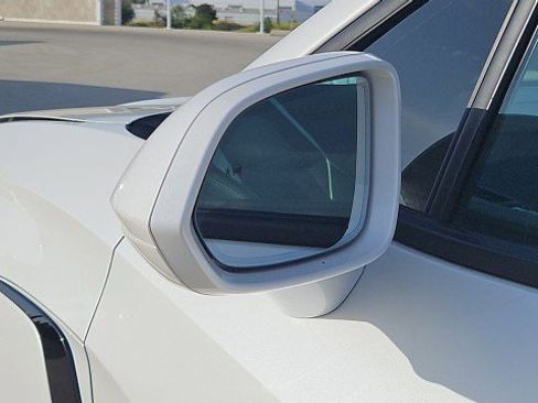 Used 2024 Chevrolet Blazer EV LT image 19