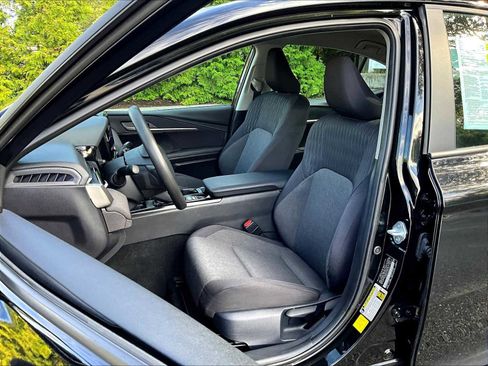 Used 2025 Toyota Camry LE image 10