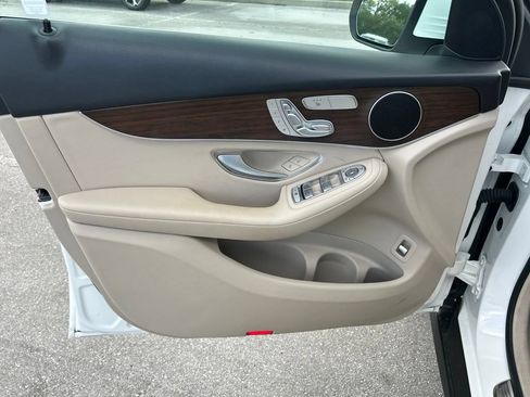 Used 2022 Mercedes-Benz GLC 300 image 12