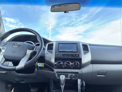 Used 2014 Toyota Tacoma PreRunner w/ SR5 Package image 28