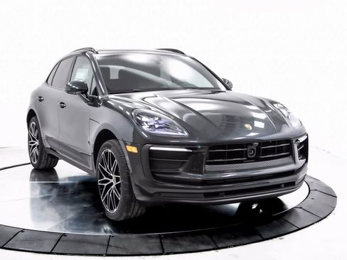 Certified 2025 Porsche Macan image 9