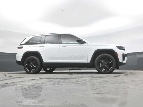 Used 2026 Jeep Grand Cherokee Limited w/ Limited Altitude Package AWD/4WD image 30