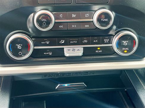 Used 2023 Ford Expedition XLT image 16