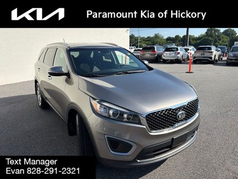 Used 2017 Kia Sorento FWD image 3
